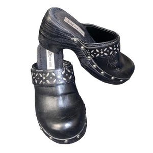 black clogs